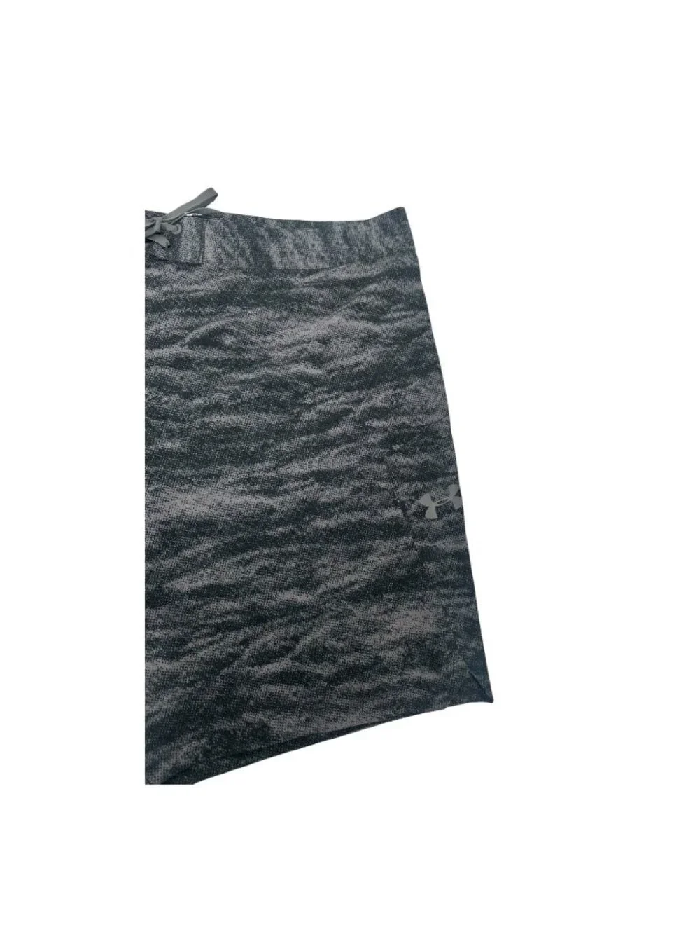 Under Armour HeatGear Men’s Gray Camo Board Shorts 42 Swim Trunks Beachwear NWOT
